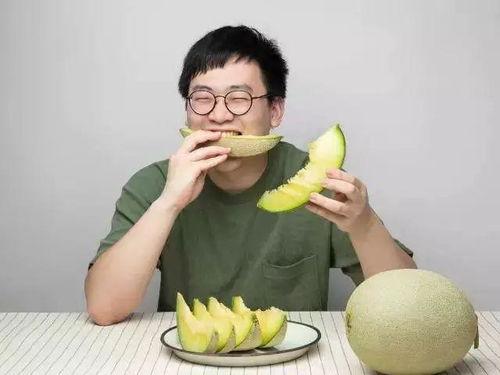 拍瓜比吃瓜甜的句子,甜过直接吃瓜