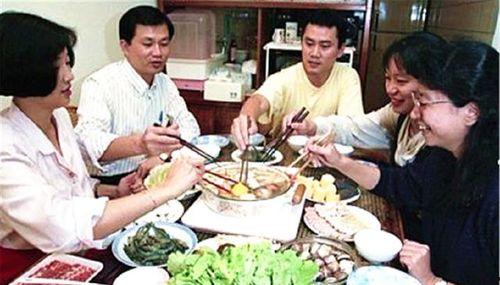 原来 爱围炉吃瓜,共享温馨时光